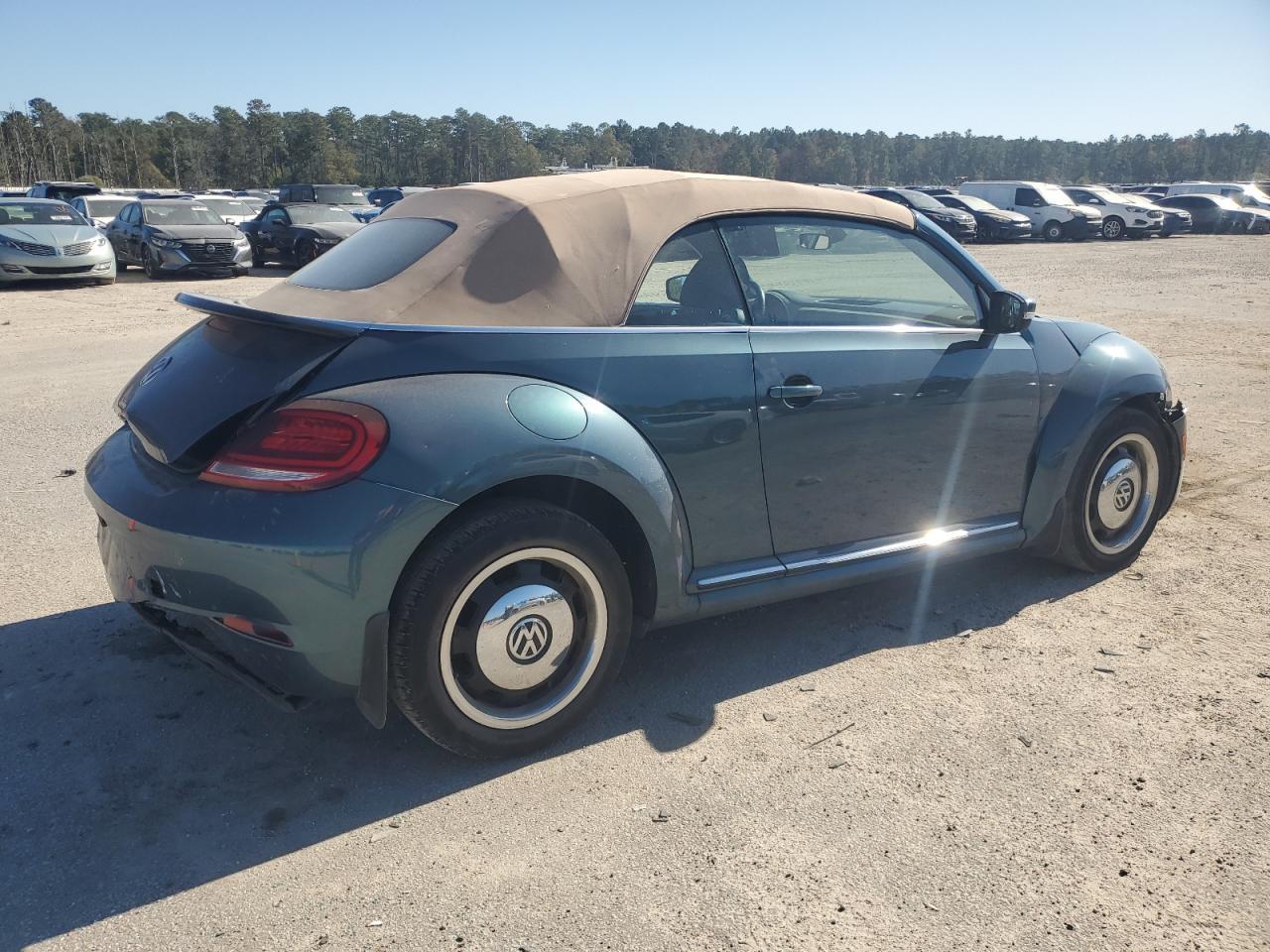 2018 Volkswagen Beetle S - Фото 3
