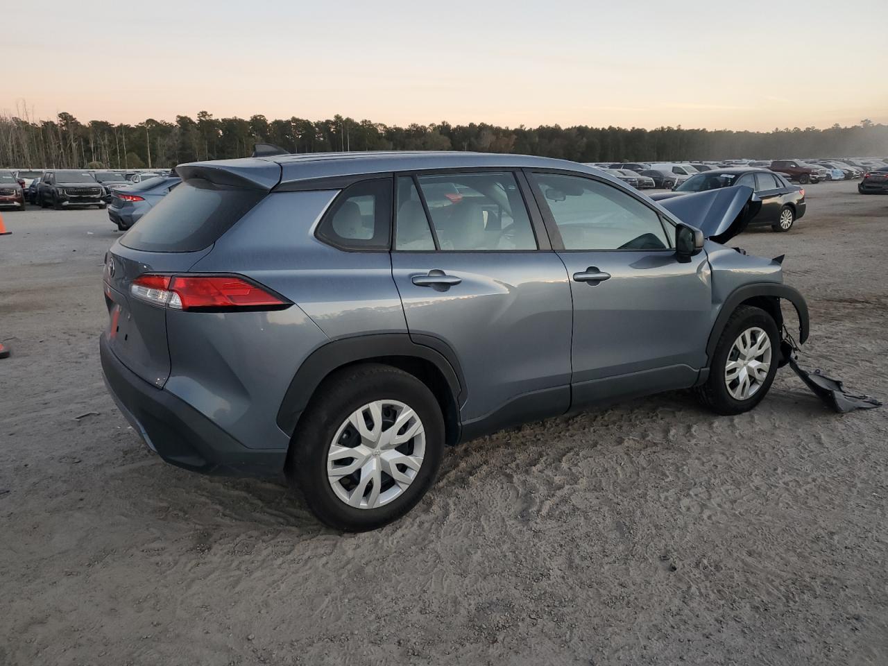 2023 Toyota Corolla Cross L - Image 3