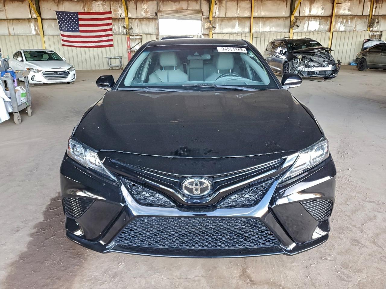 2020 Toyota Camry Se - Фото 5