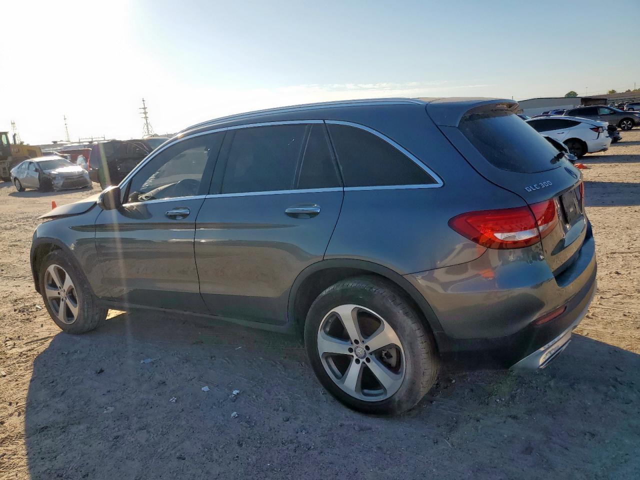 2016 Mercedes-Benz Glc 300 - Image 2