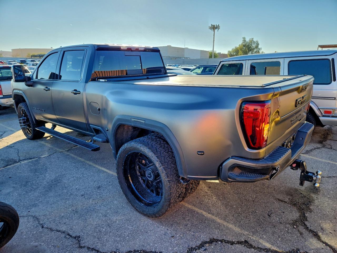 2022 GMC Sierra K3500 Denali - Фото 2