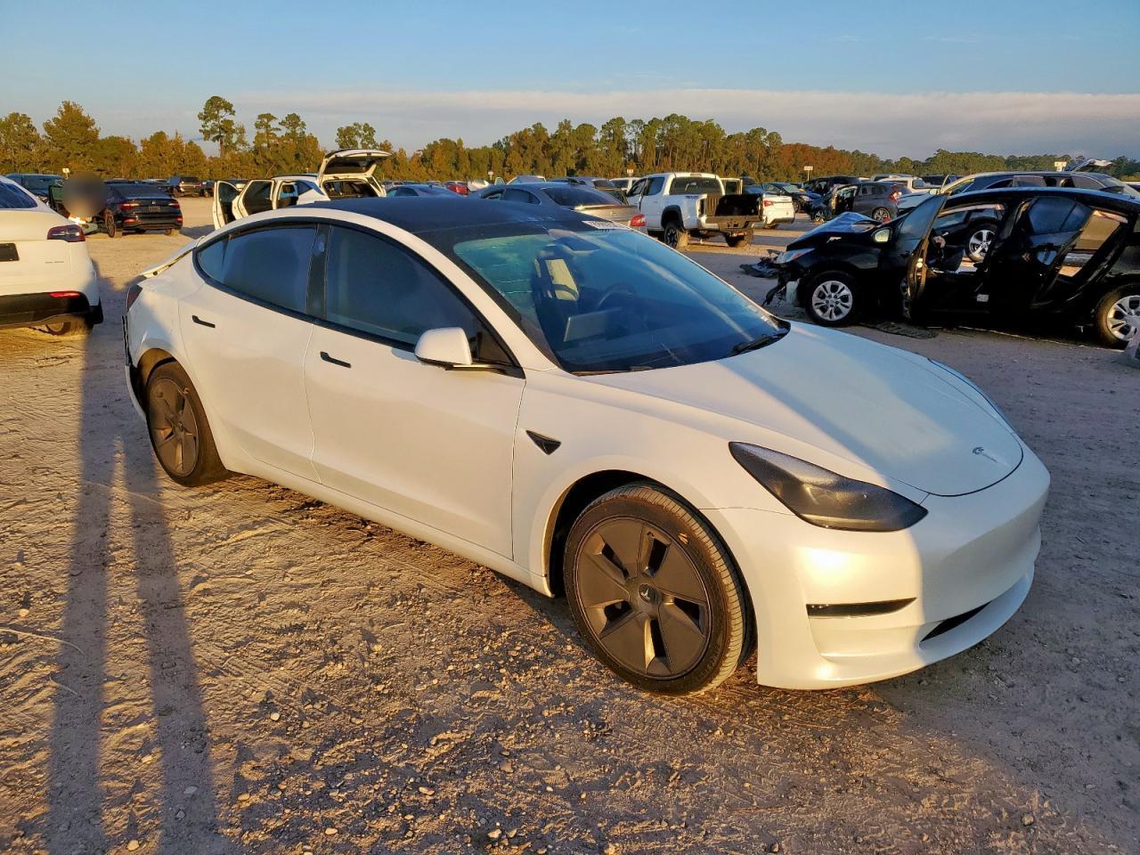 2023 Tesla Model 3 - Image 4