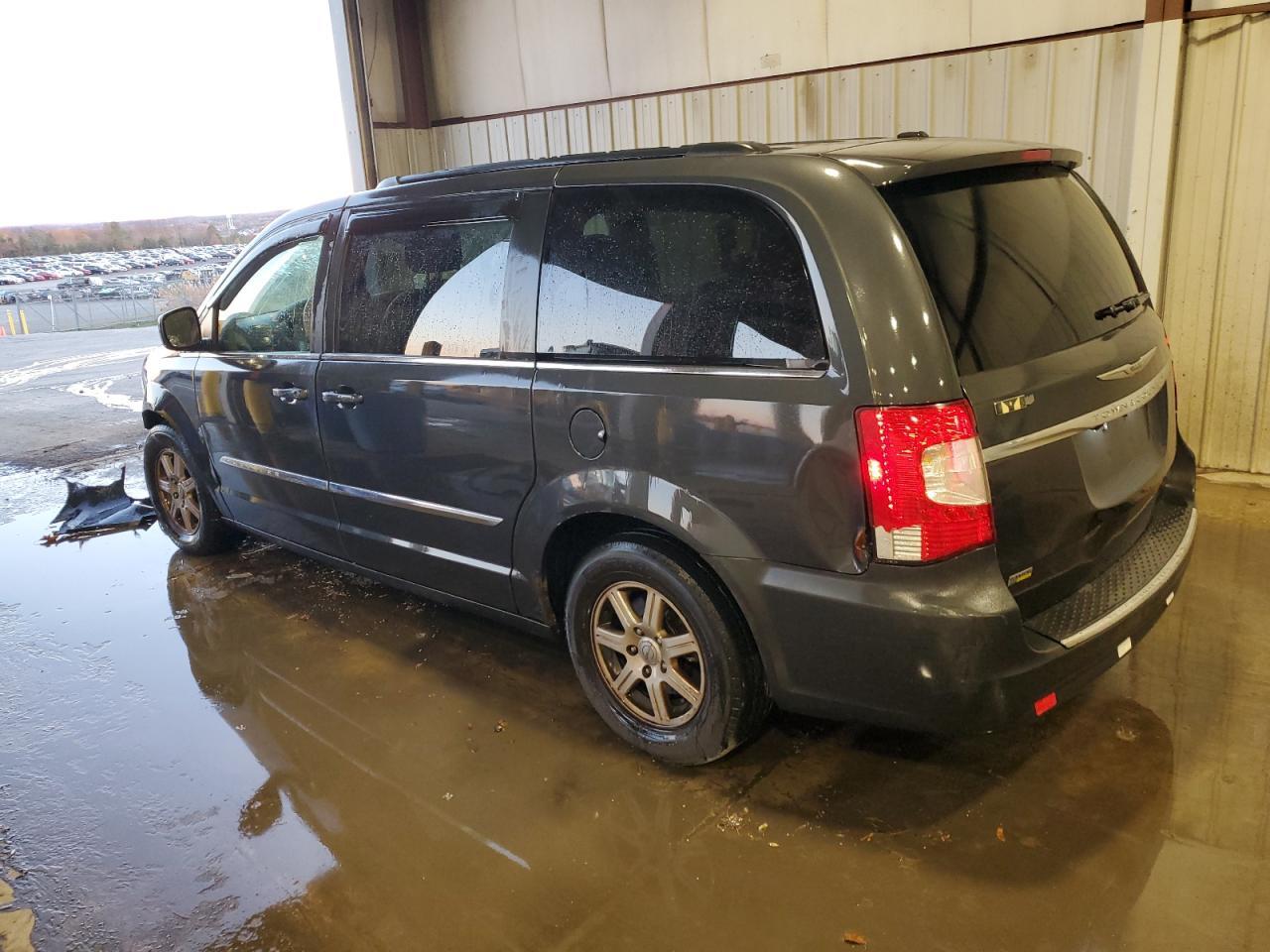 2012 Chrysler Town & Country Touring - Image 2