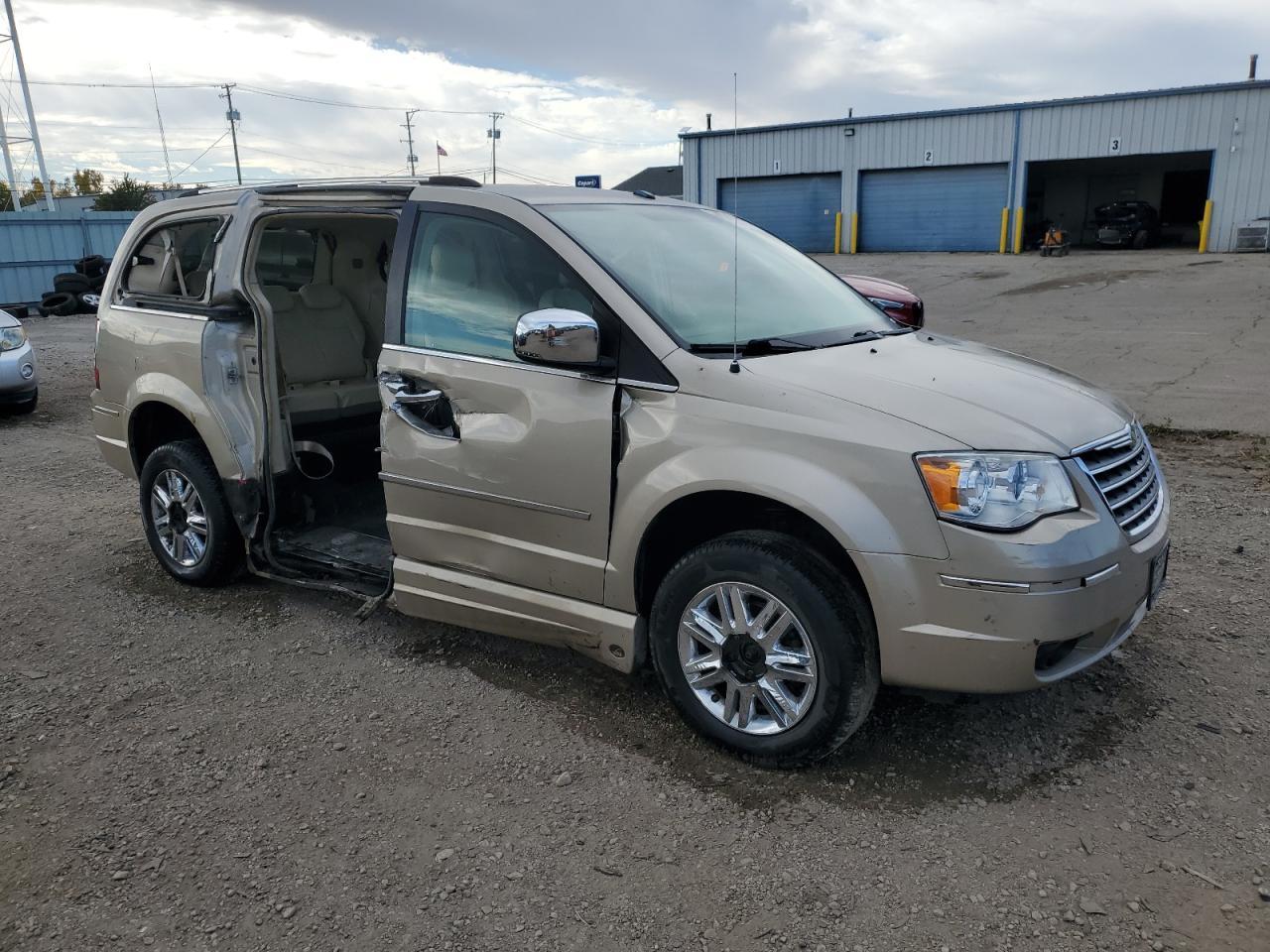 2009 Chrysler Town & Country Limited - Фото 4