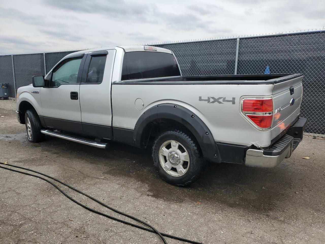 2011 Ford F150 Super Cab - Фото 2