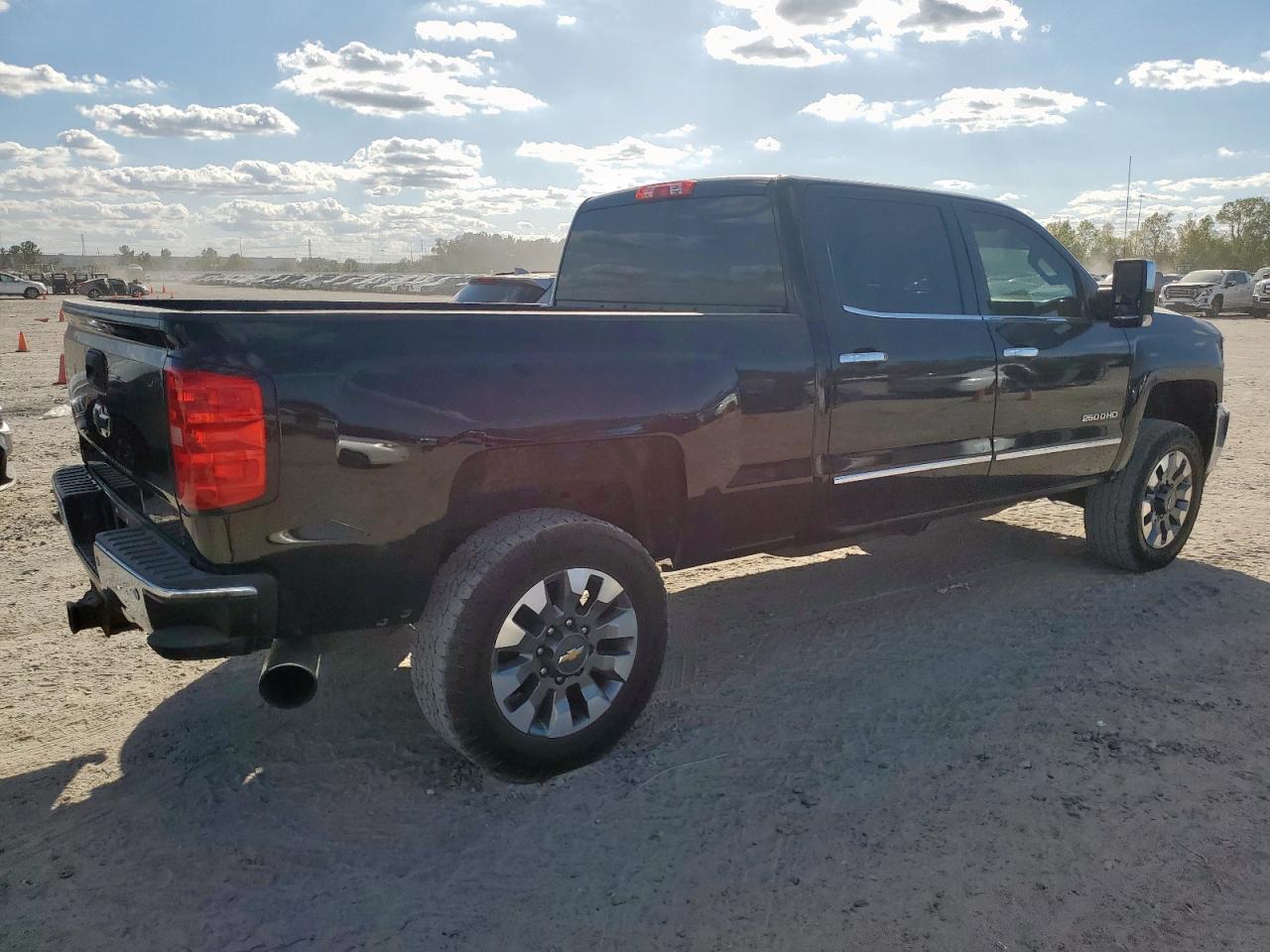 2015 Chevrolet Silverado K2500 Heavy Duty Ltz - Image 3