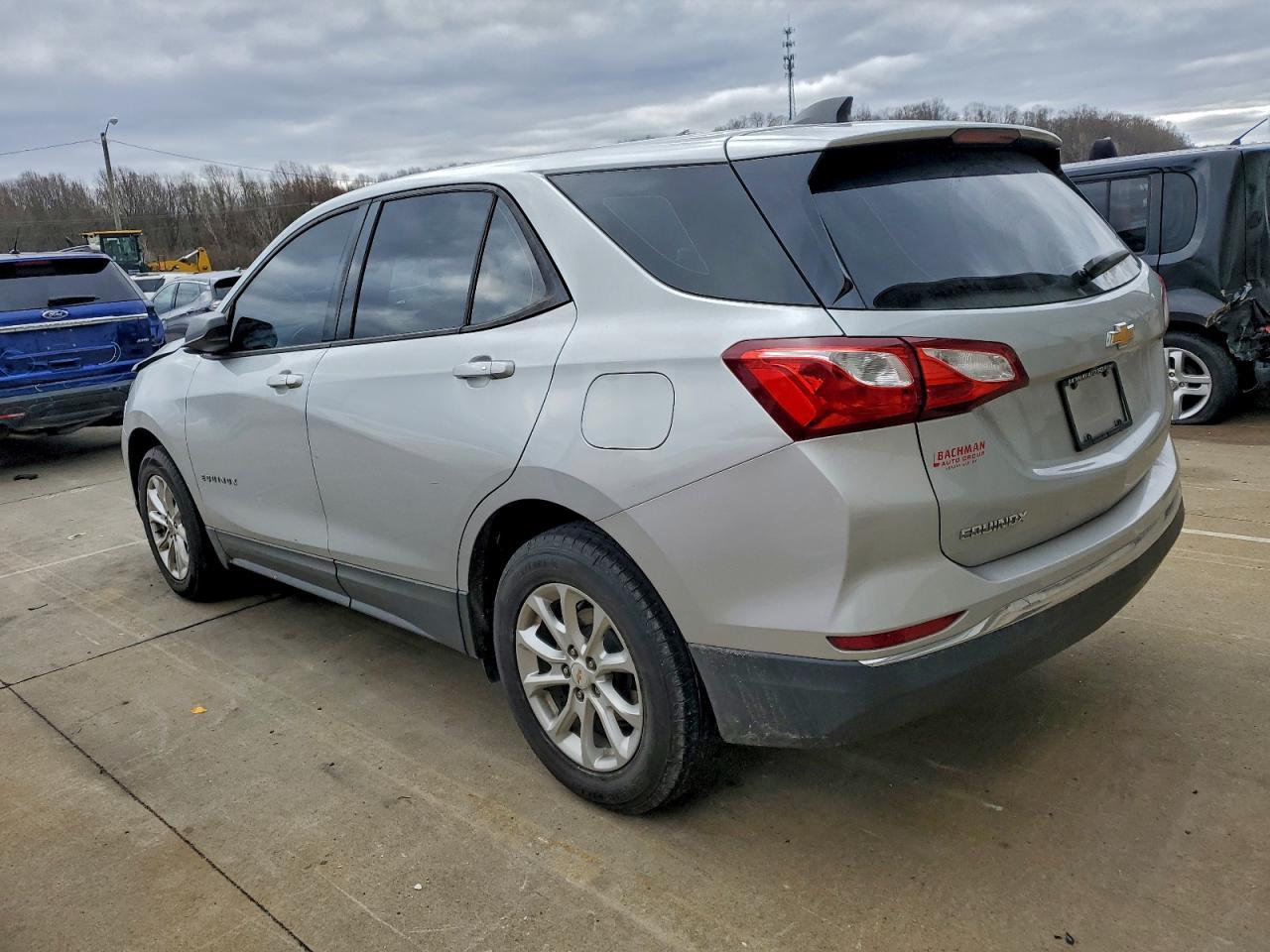 2018 Chevrolet Equinox Ls - Фото 2