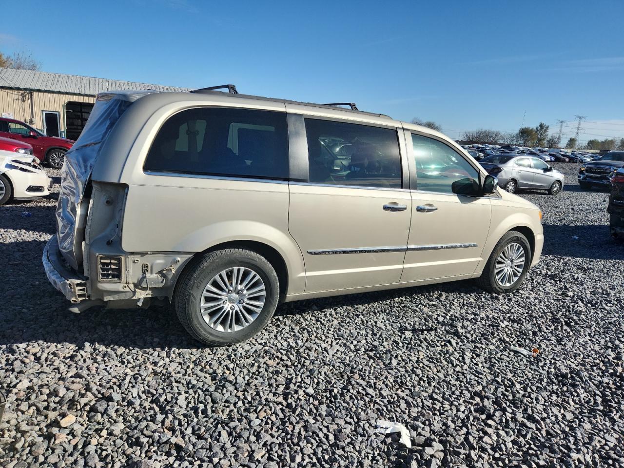 2014 Chrysler Town & Country Touring L - Фото 3