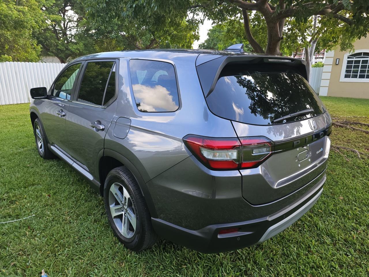 2025 Honda Pilot Exl - Image 3