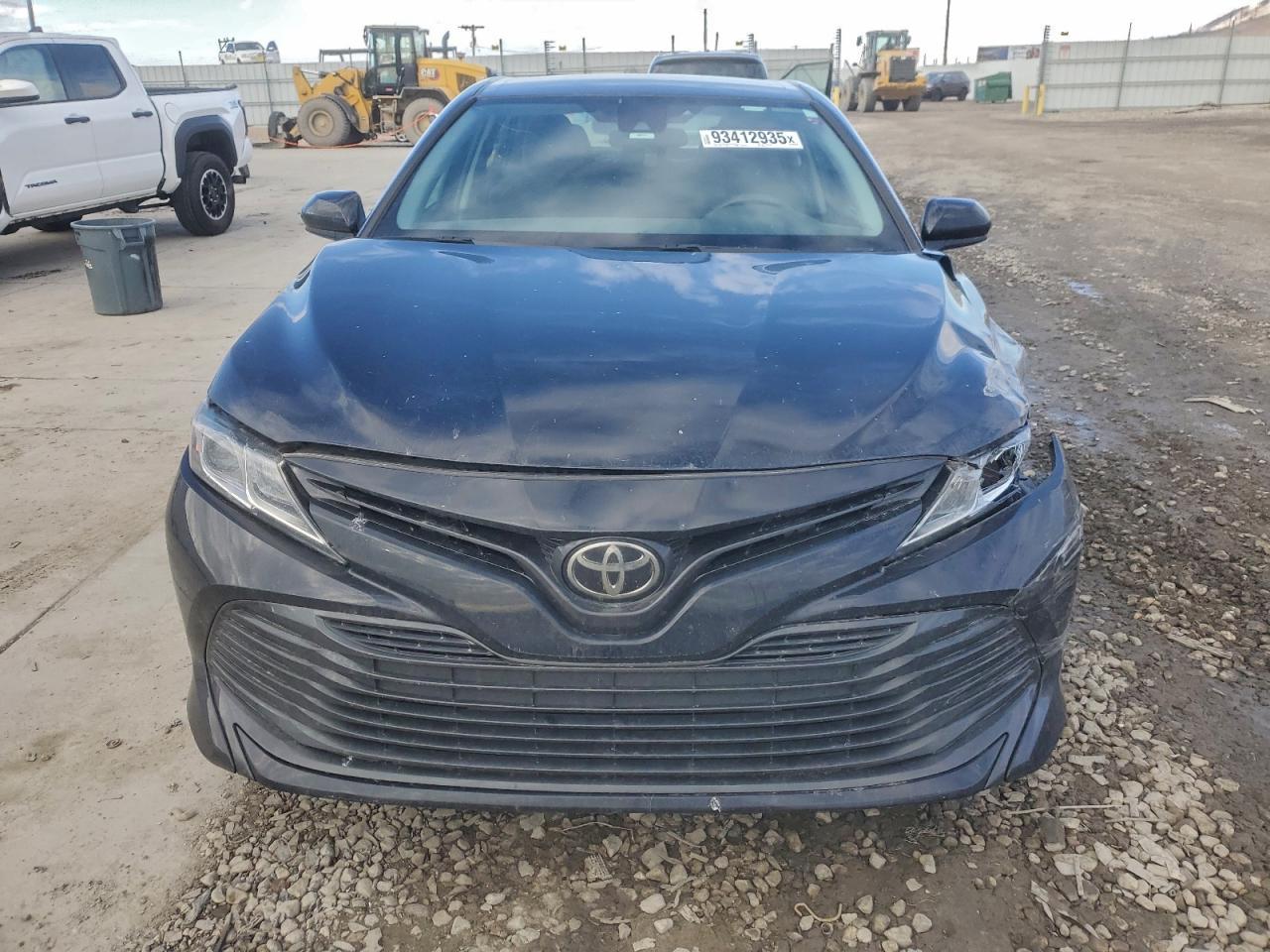 2020 Toyota Camry Le - Фото 5