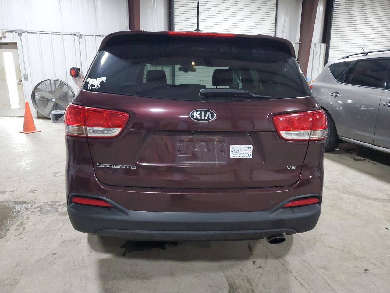 2017 Kia Sorento Lx - Image 6