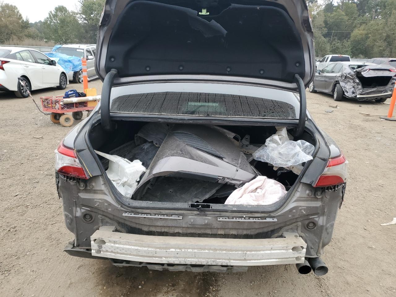 2020 Toyota Camry Se - Image 6