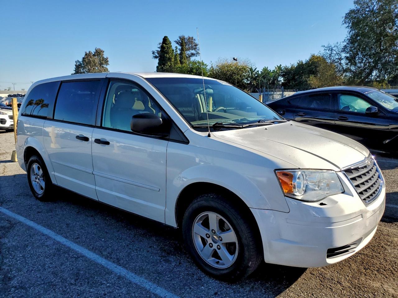 2008 Chrysler Town & Country Lx - Image 4