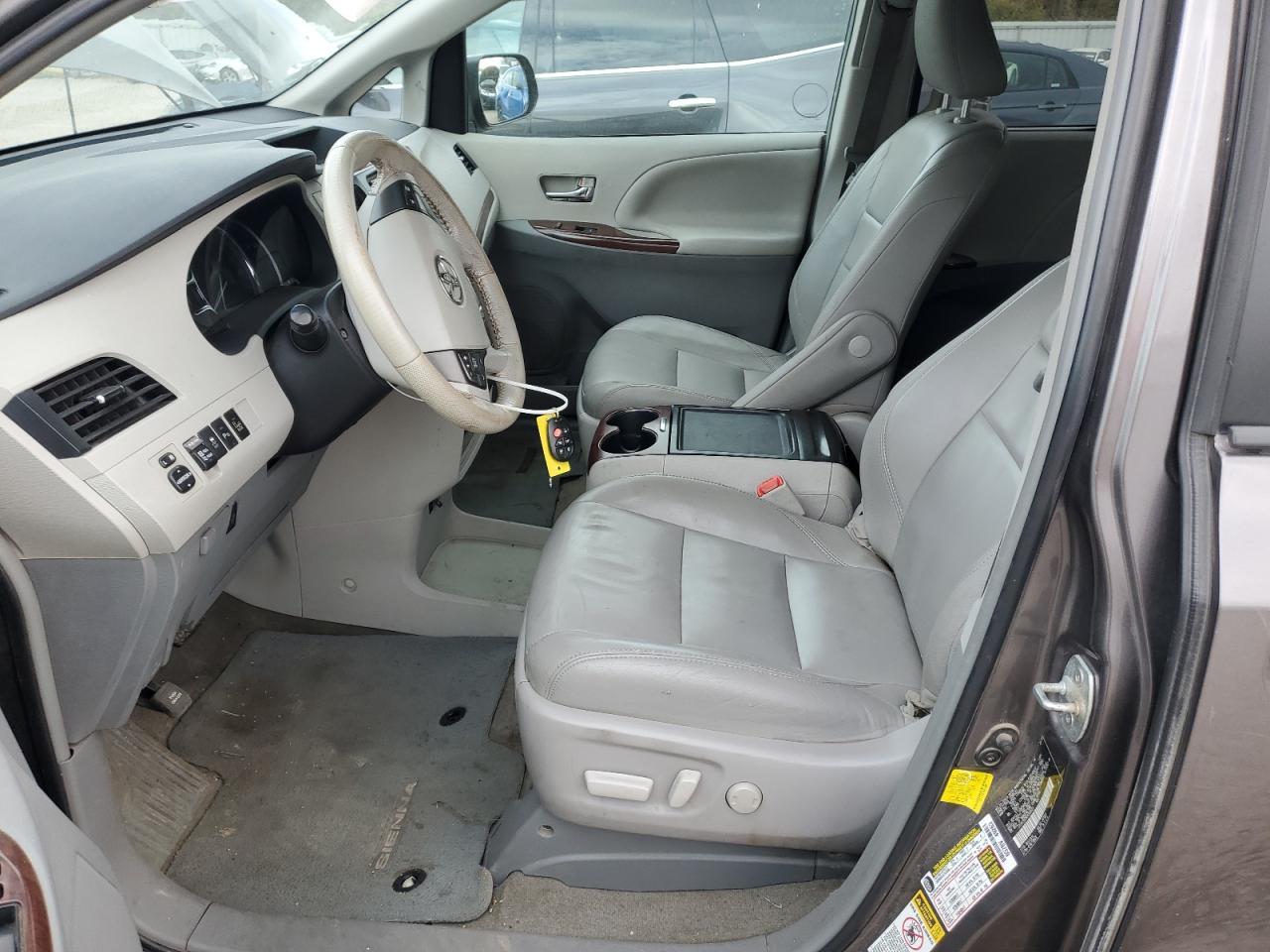 2013 Toyota Sienna Xle - Image 7