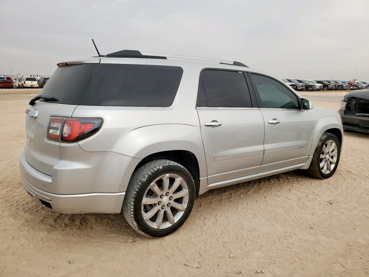 2016 GMC Acadia Denali - Фото 3