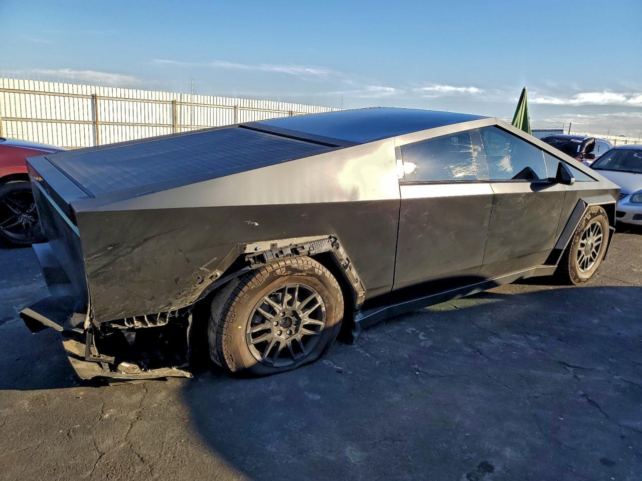 2025 Tesla Cybertruck - Фото 3