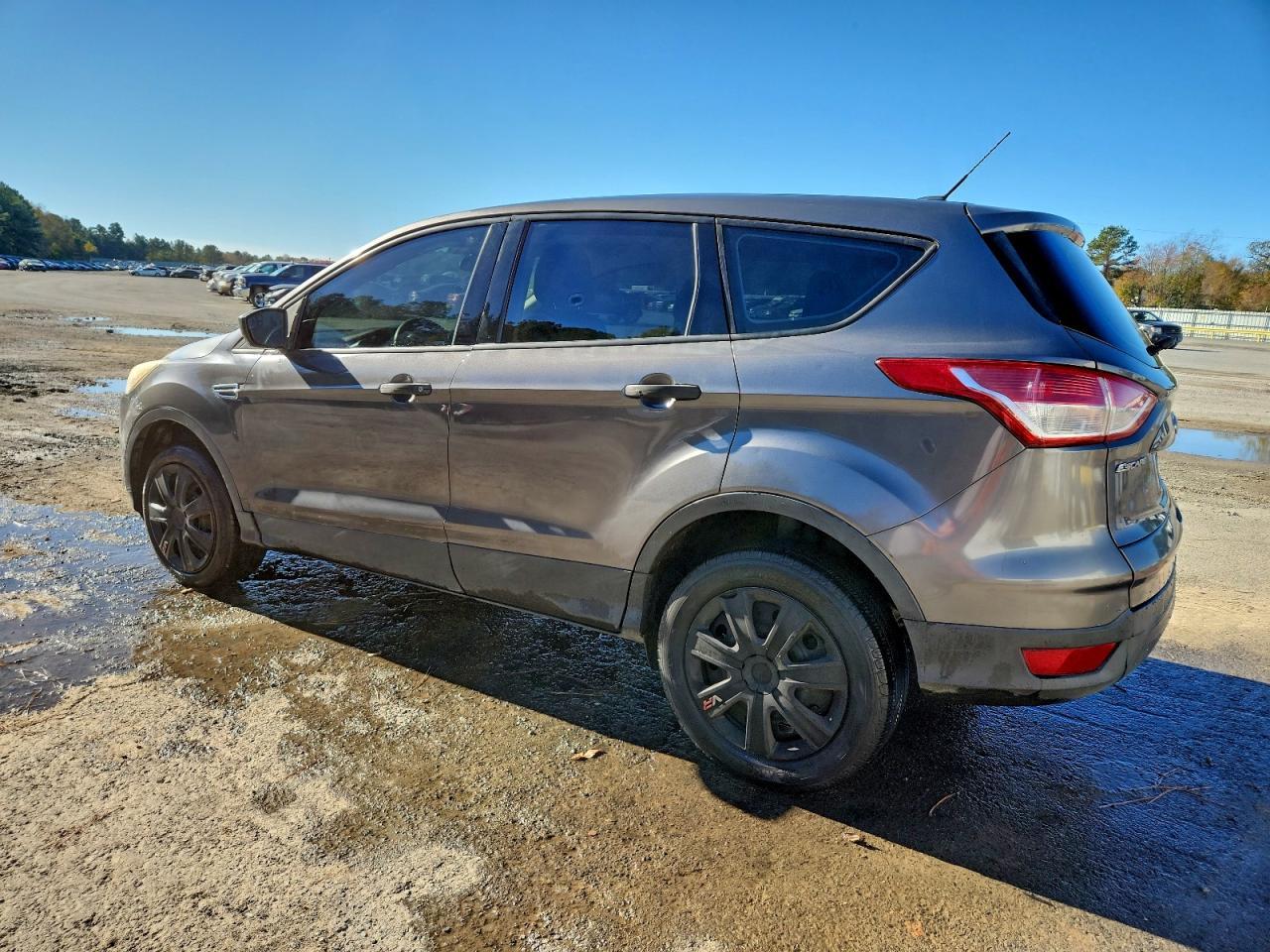 2013 Ford Escape S - Фото 2