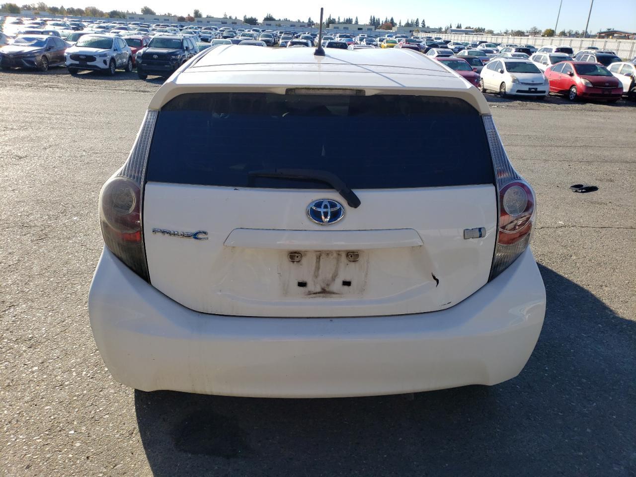 2012 Toyota Prius C One - Фото 6