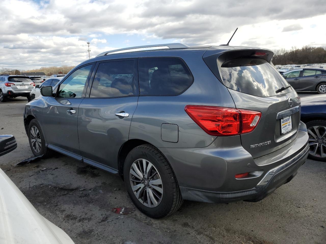 2018 Nissan Pathfinder S - Image 2