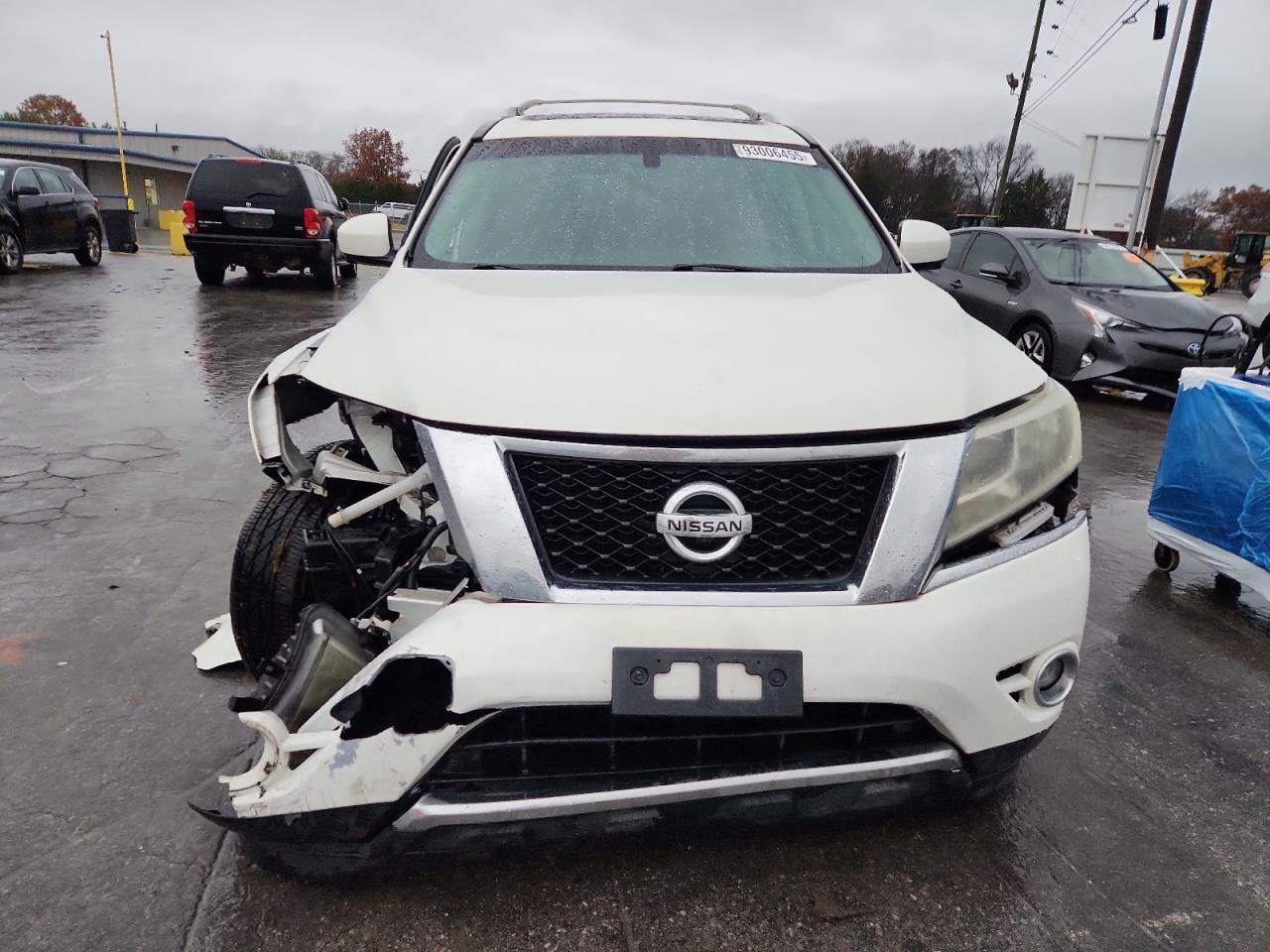 2014 Nissan Pathfinder S - Image 5