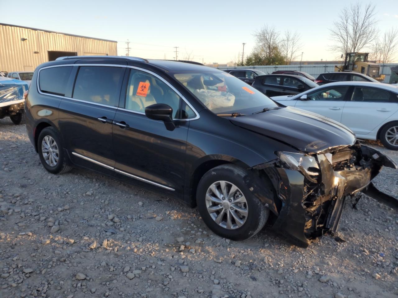 2018 Chrysler Pacifica Touring L - Фото 4