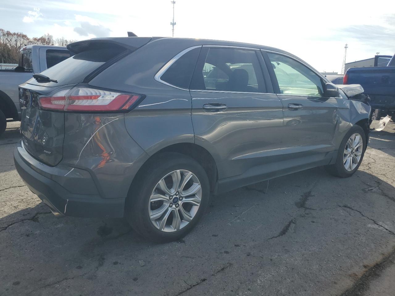 2021 Ford Edge Titanium - Фото 3