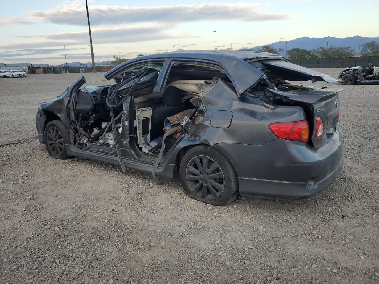 2010 Toyota Corolla Base - Фото 2