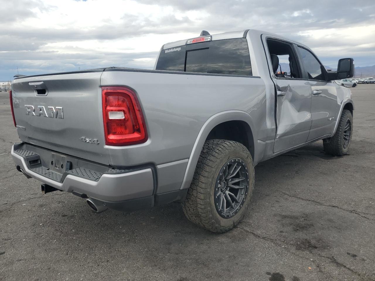 2025 Ram 1500 Laramie - Фото 3