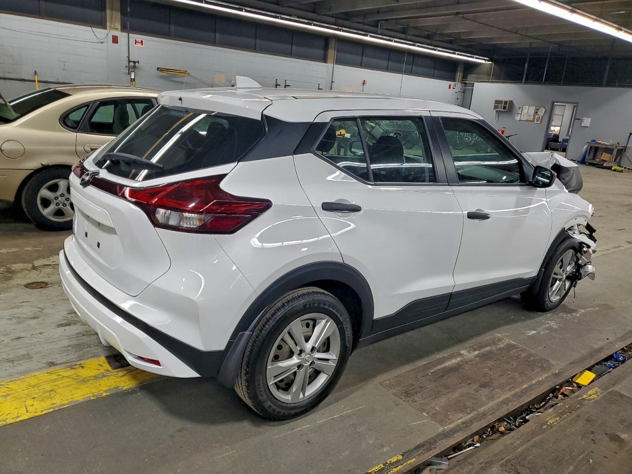 2023 Nissan Kicks S - Image 3