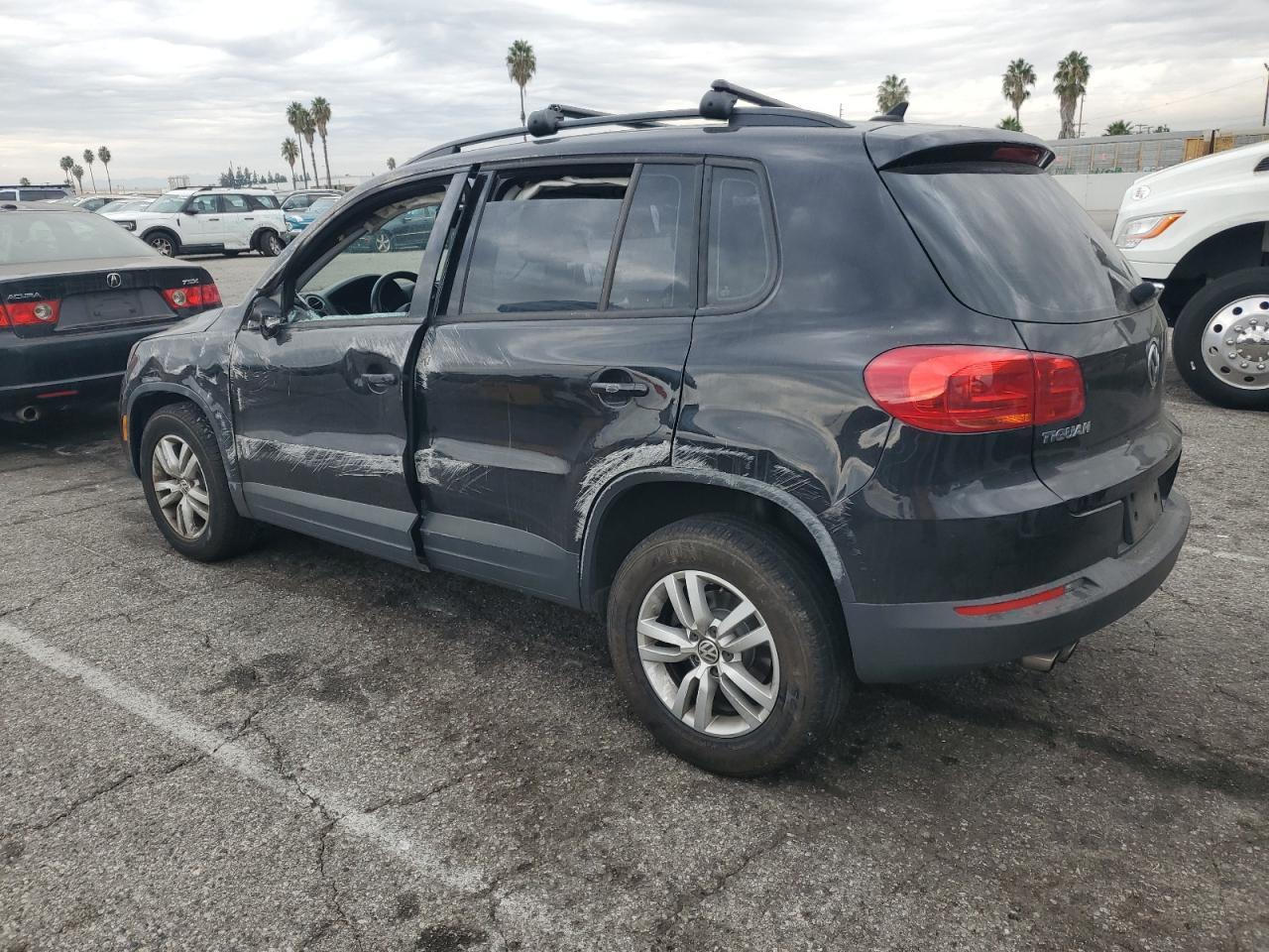 2017 Volkswagen Tiguan S - Фото 2
