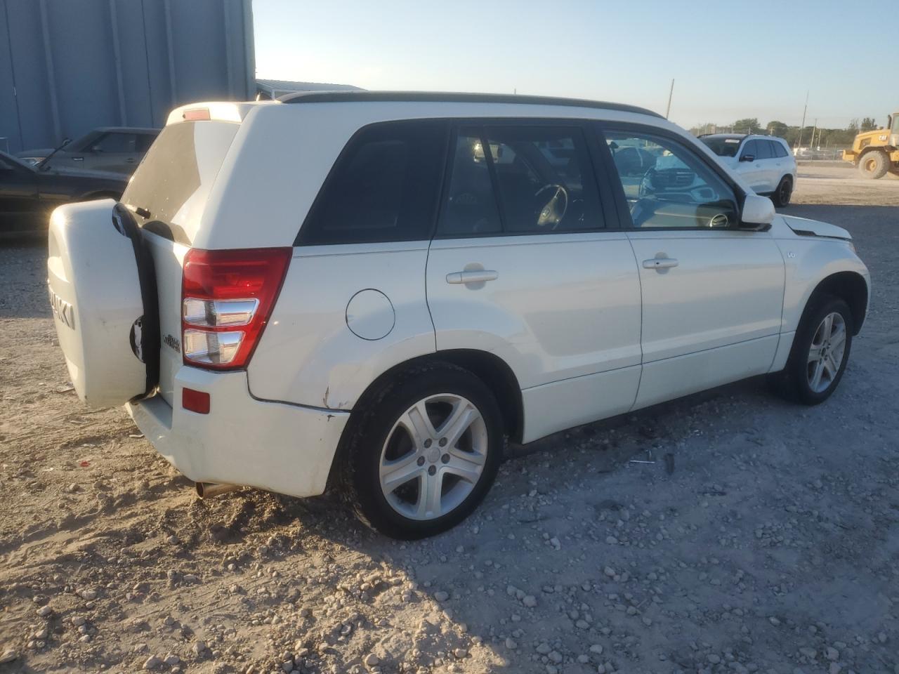 2007 Suzuki Grand Vitara Luxury - Image 3