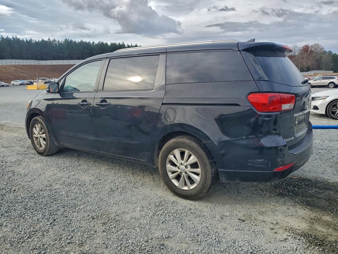 2016 Kia Sedona Lx - Image 2