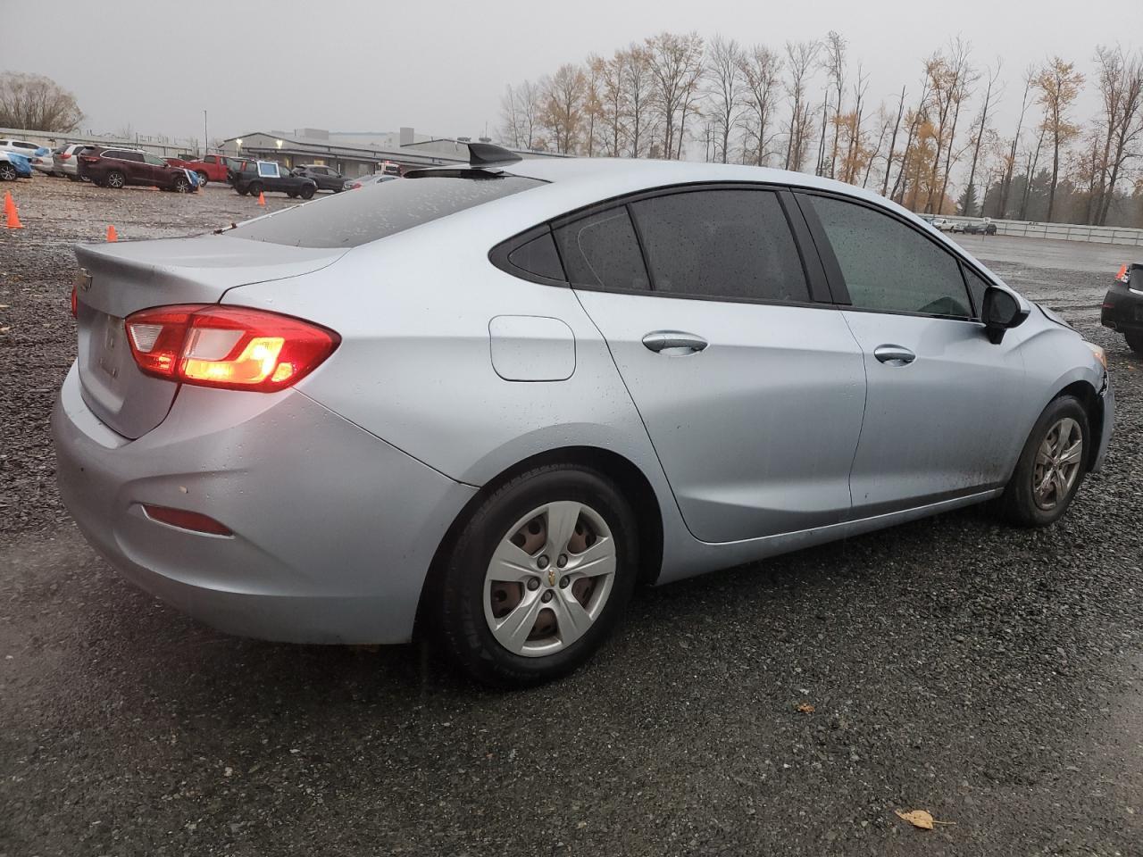 2017 Chevrolet Cruze Ls - Фото 3