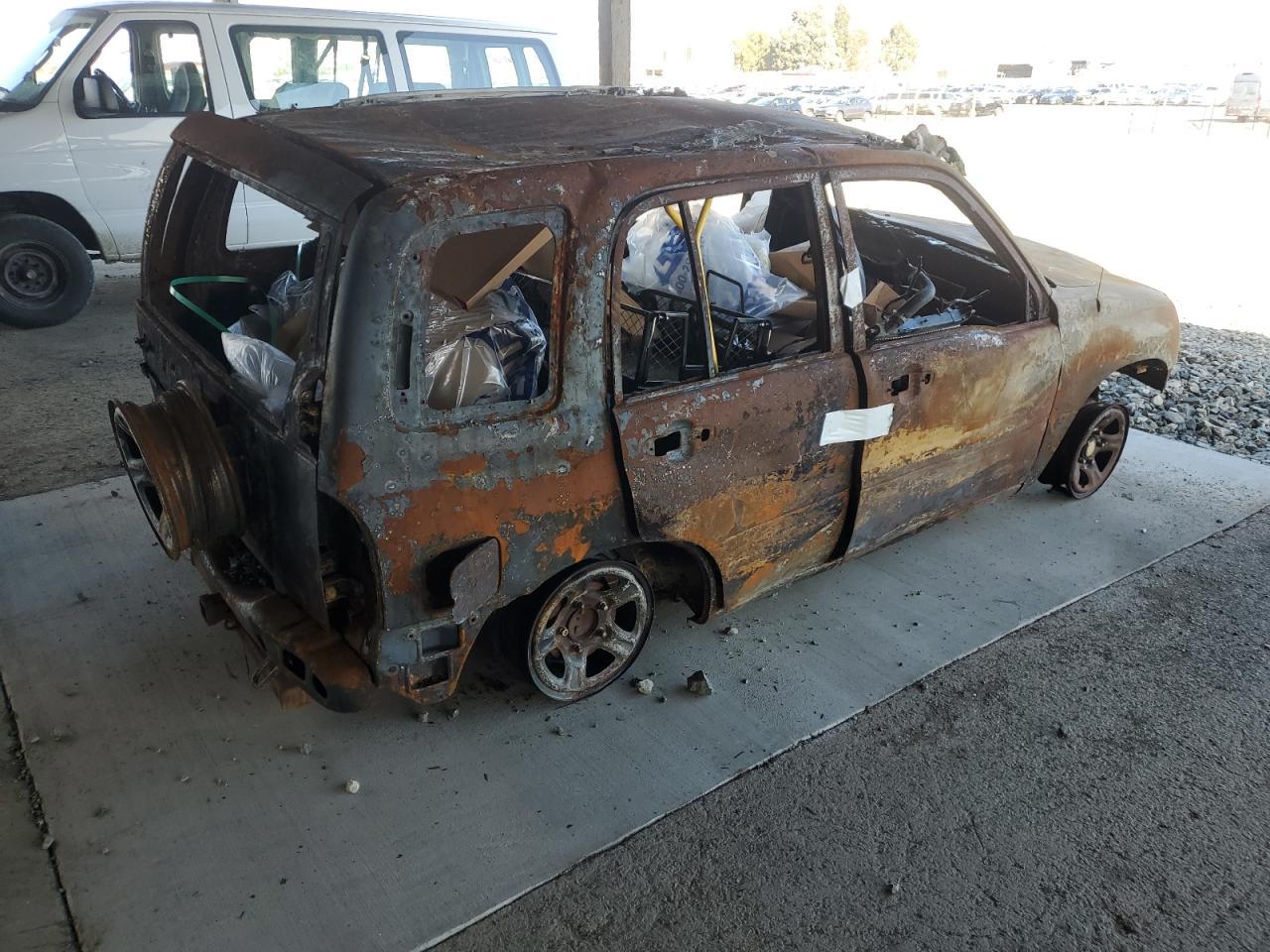 2002 Chevrolet Tracker - Image 3