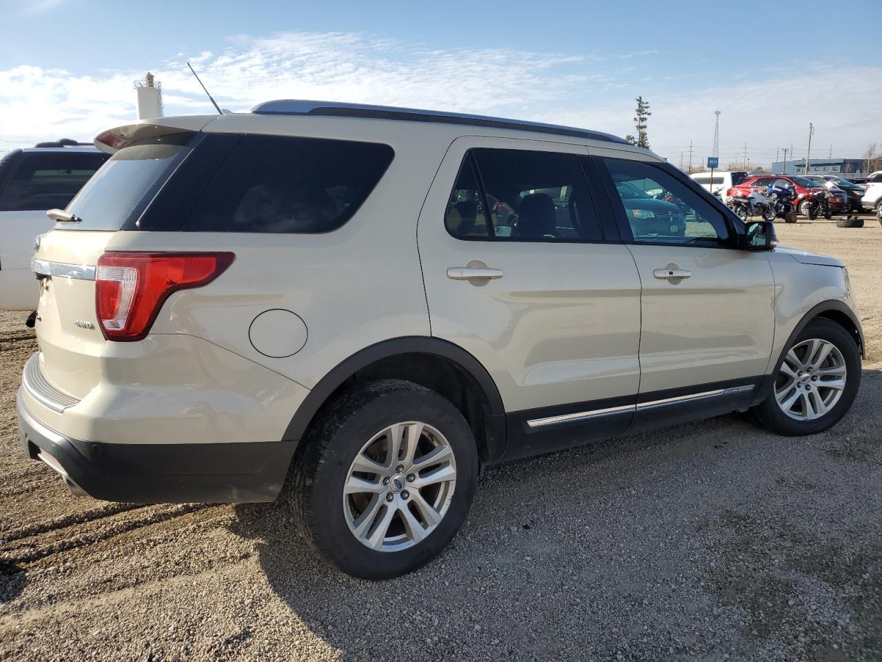 2018 Ford Explorer Xlt - Фото 3