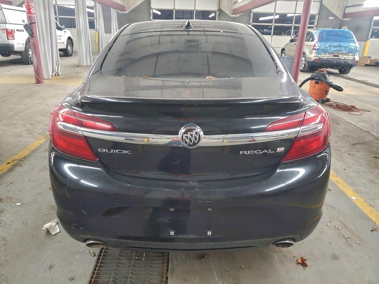 2017 Buick Regal Sport Touring - Image 6