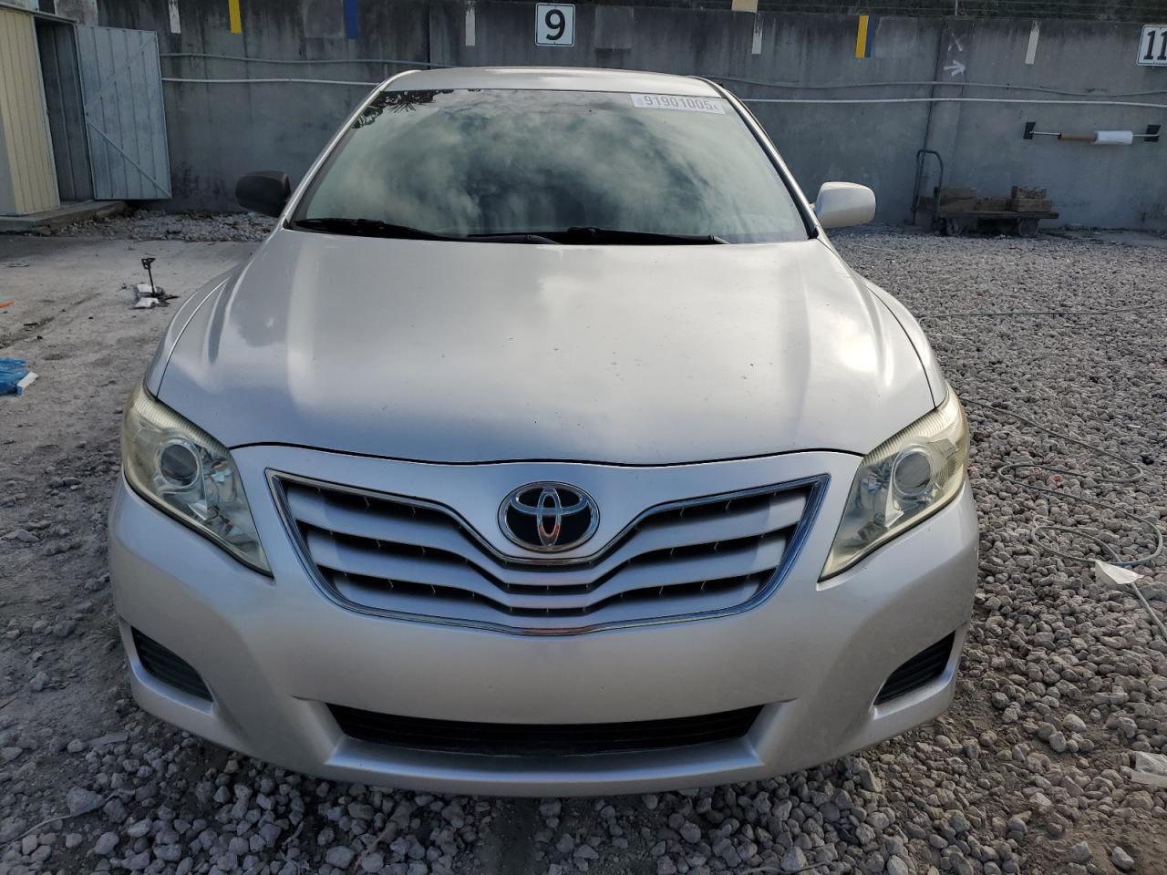 2011 Toyota Camry Le - Image 5