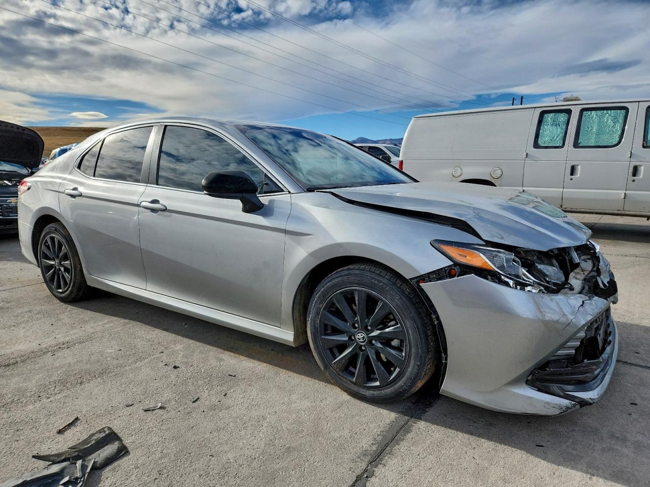 2020 Toyota Camry Le - Фото 4
