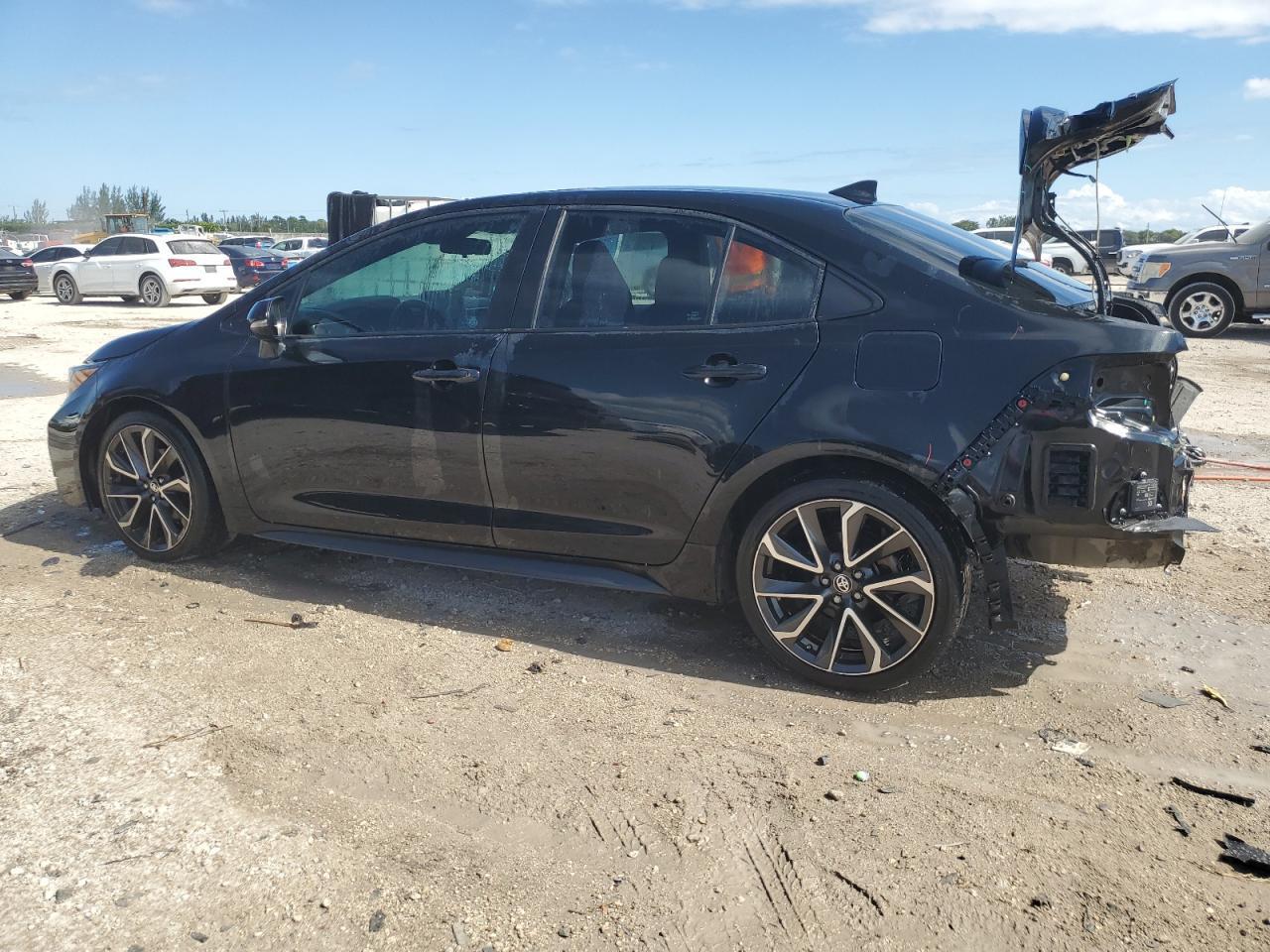 2020 Toyota Corolla Se - Image 2