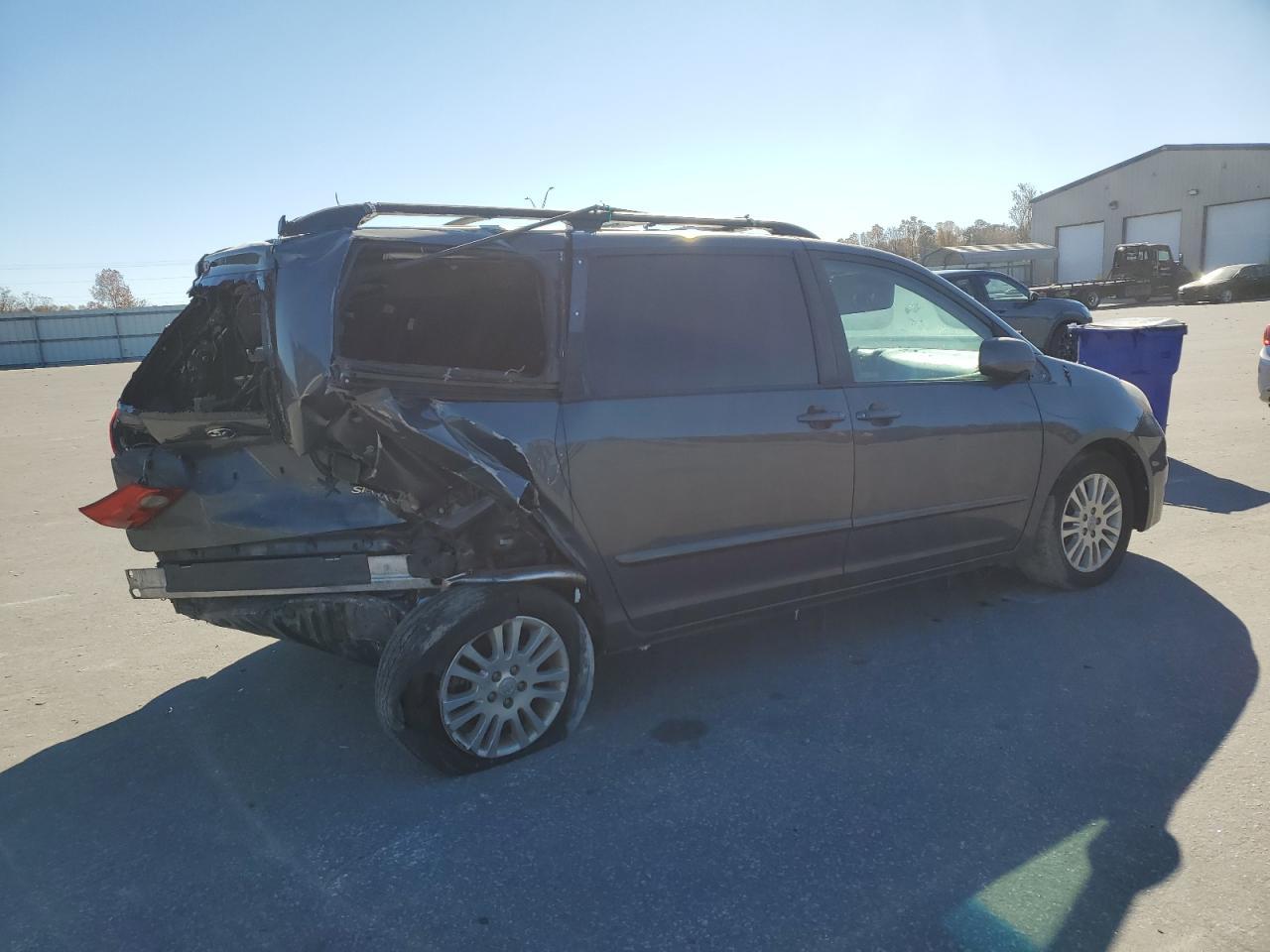 2010 Toyota Sienna Xle - Image 3