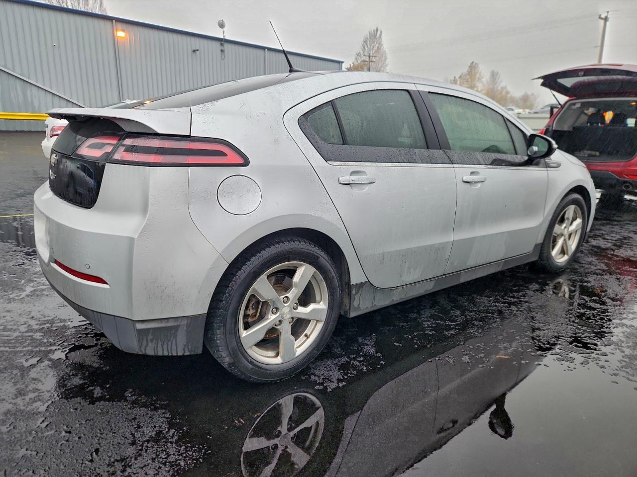 2012 Chevrolet Volt - Image 3