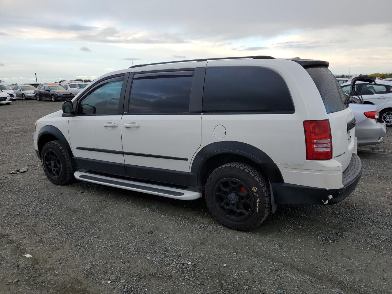 2010 Chrysler Town & Country Touring - Image 2
