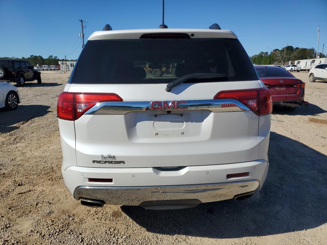2017 GMC Acadia Denali - Фото 6