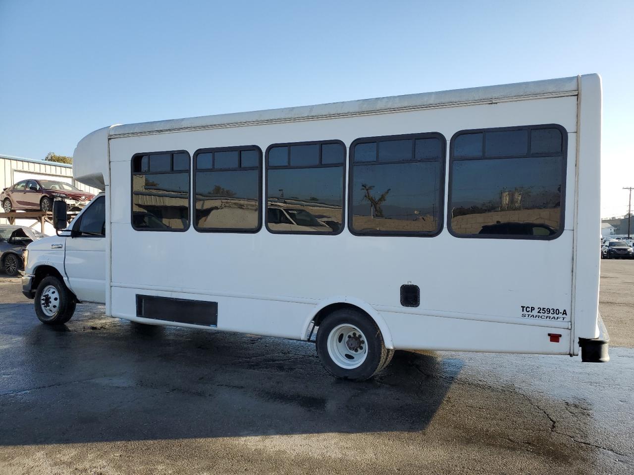 2016 Ford Econoline E450 Super Duty Cutaway Van - Image 3