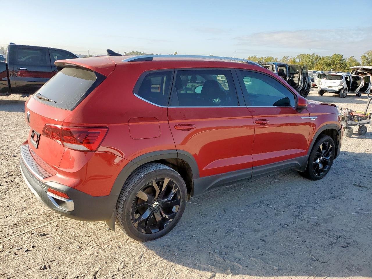 2024 Volkswagen Taos Se - Image 3