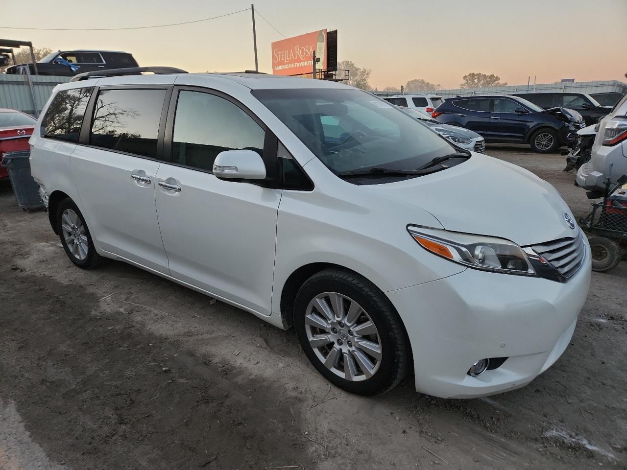 2017 Toyota Sienna Xle - Фото 4