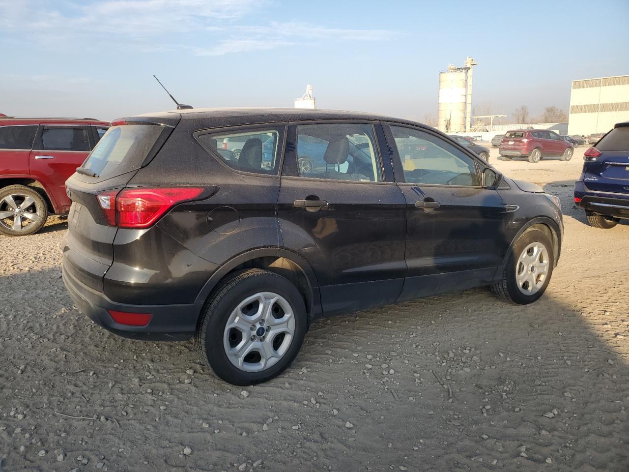 2019 Ford Escape S - Фото 3