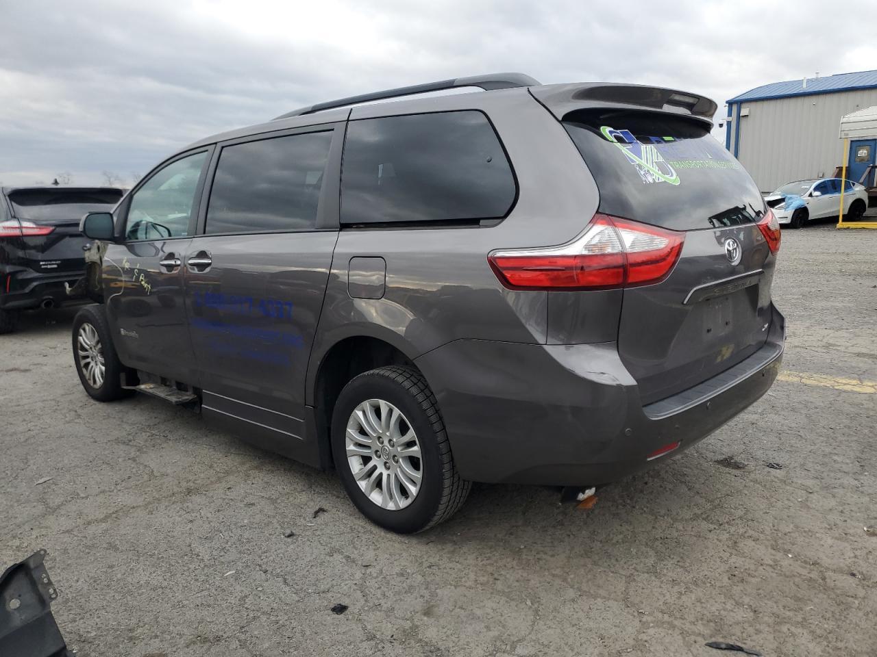 2017 Toyota Sienna Mini Pass Van - Фото 2