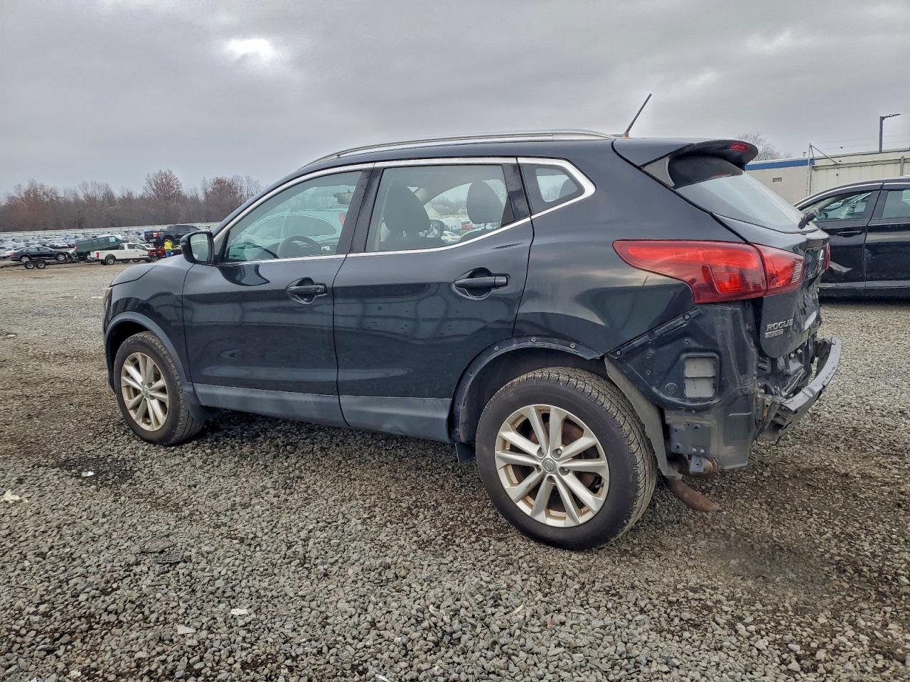 2017 Nissan Rogue Sport S - Фото 2