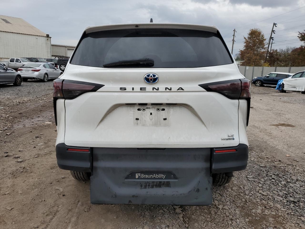 2024 Toyota Sienna Le - Фото 6